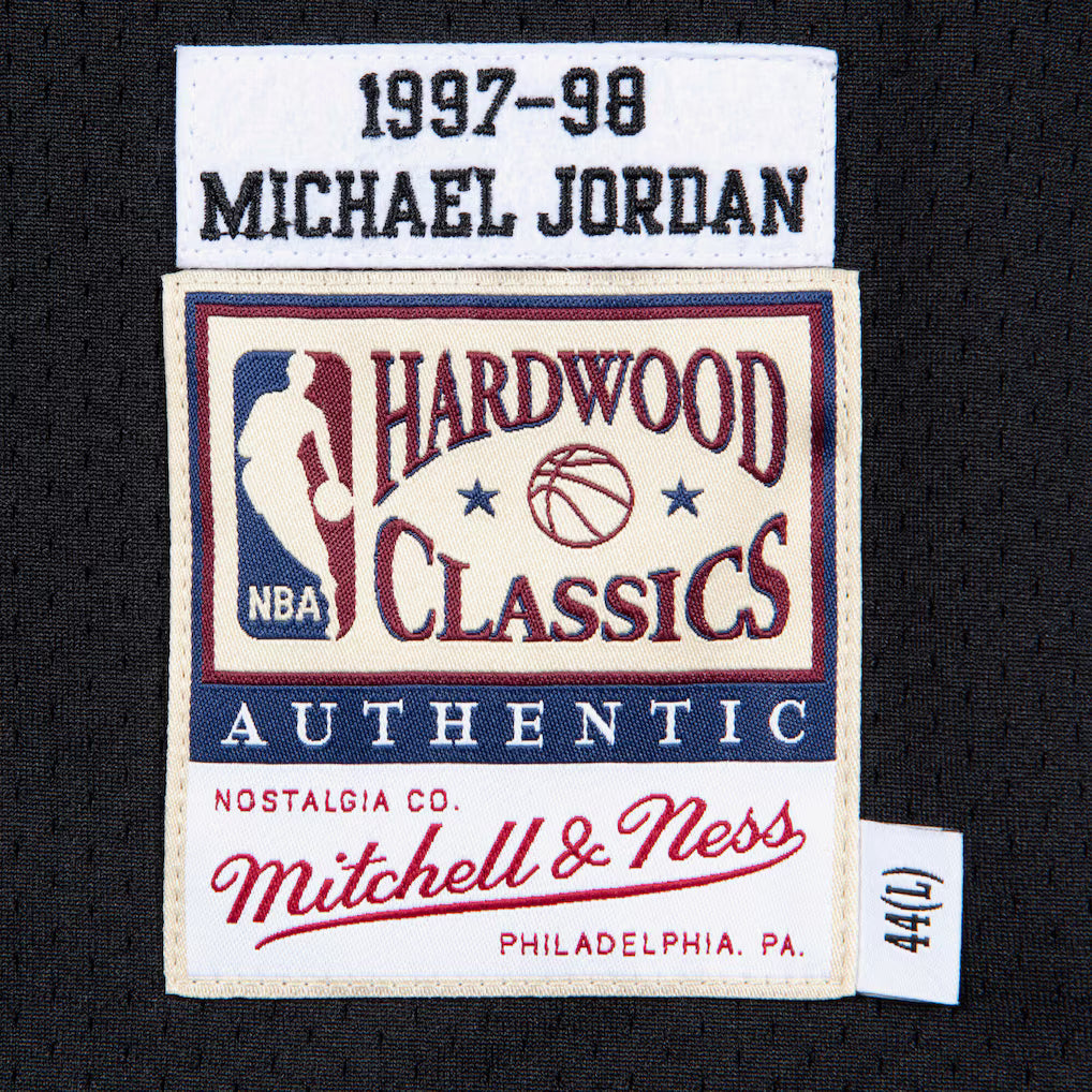 Chicago Bulls Mitchell & Ness Authentic Jersey Black Alternate Michael Jordan 1997-98