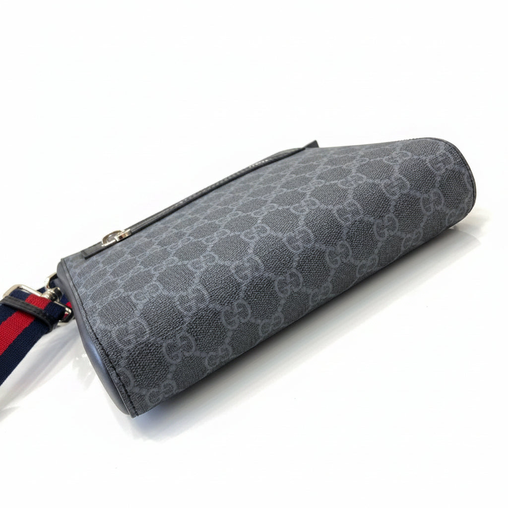 Gucci GG Supreme Small Messenger Bag 'Black'